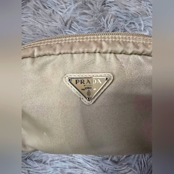 Prada Beige Small Cosmetic 💄 Pouch (EUC)(SEE PICS)(224) - Picture 2 of 9